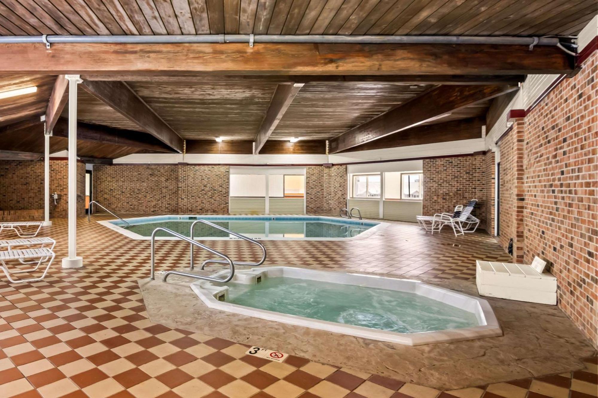 Econo Lodge Manistee Kültér fotó