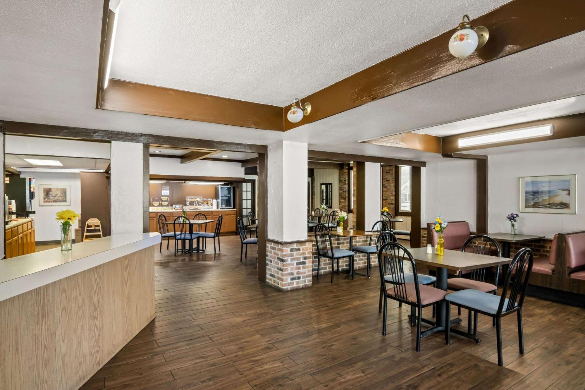 Econo Lodge Manistee Kültér fotó