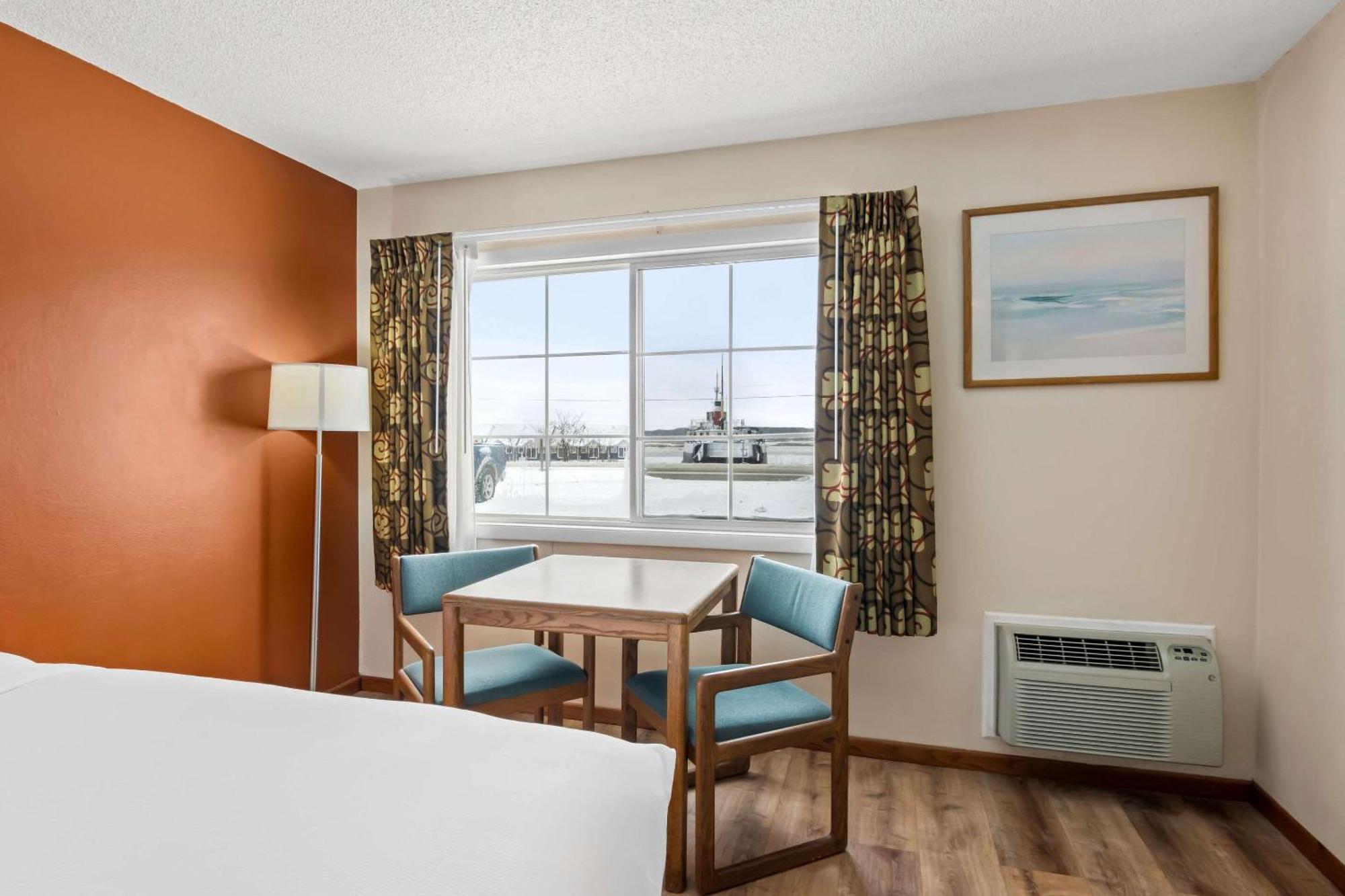 Econo Lodge Manistee Kültér fotó